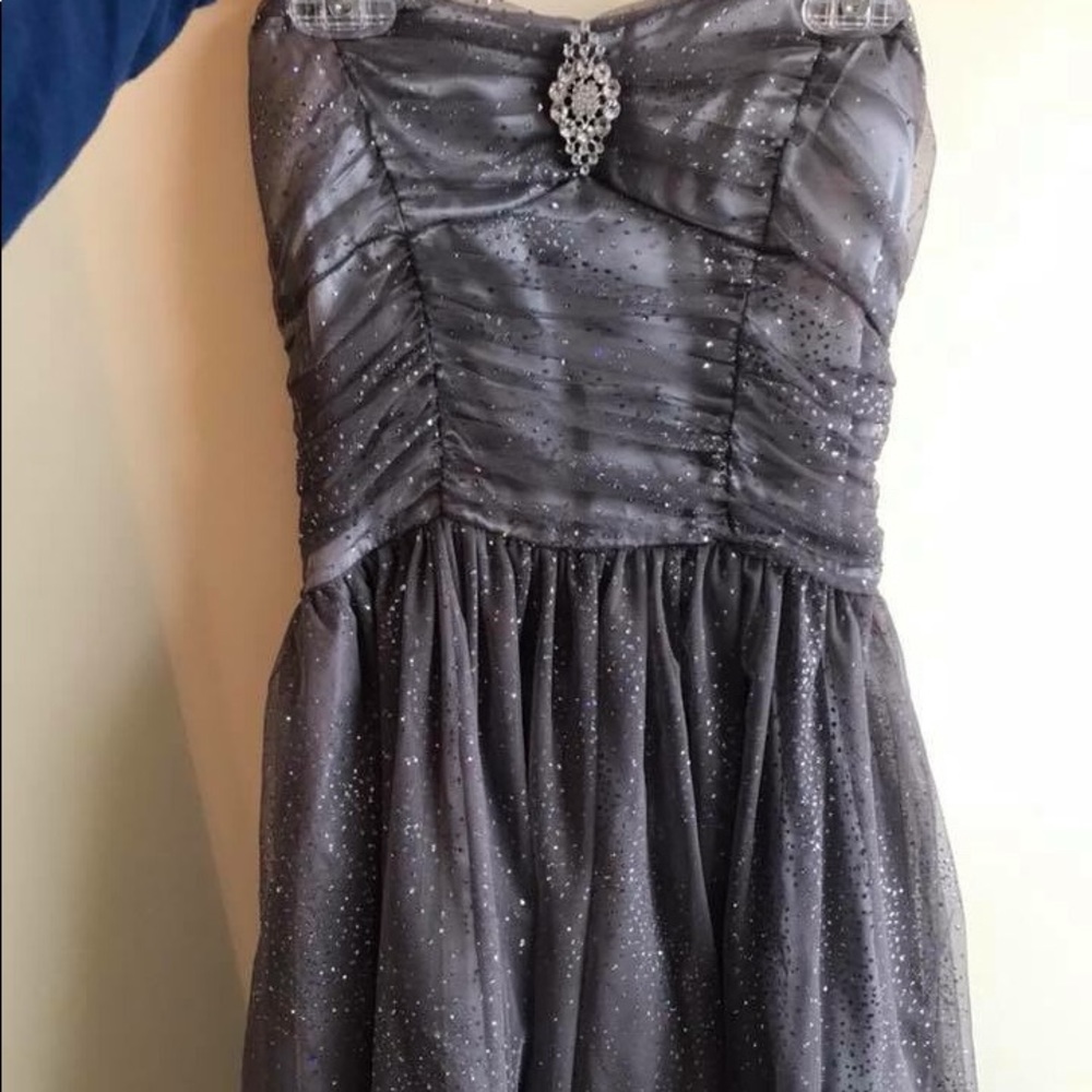 Gorgeous strapless dress!